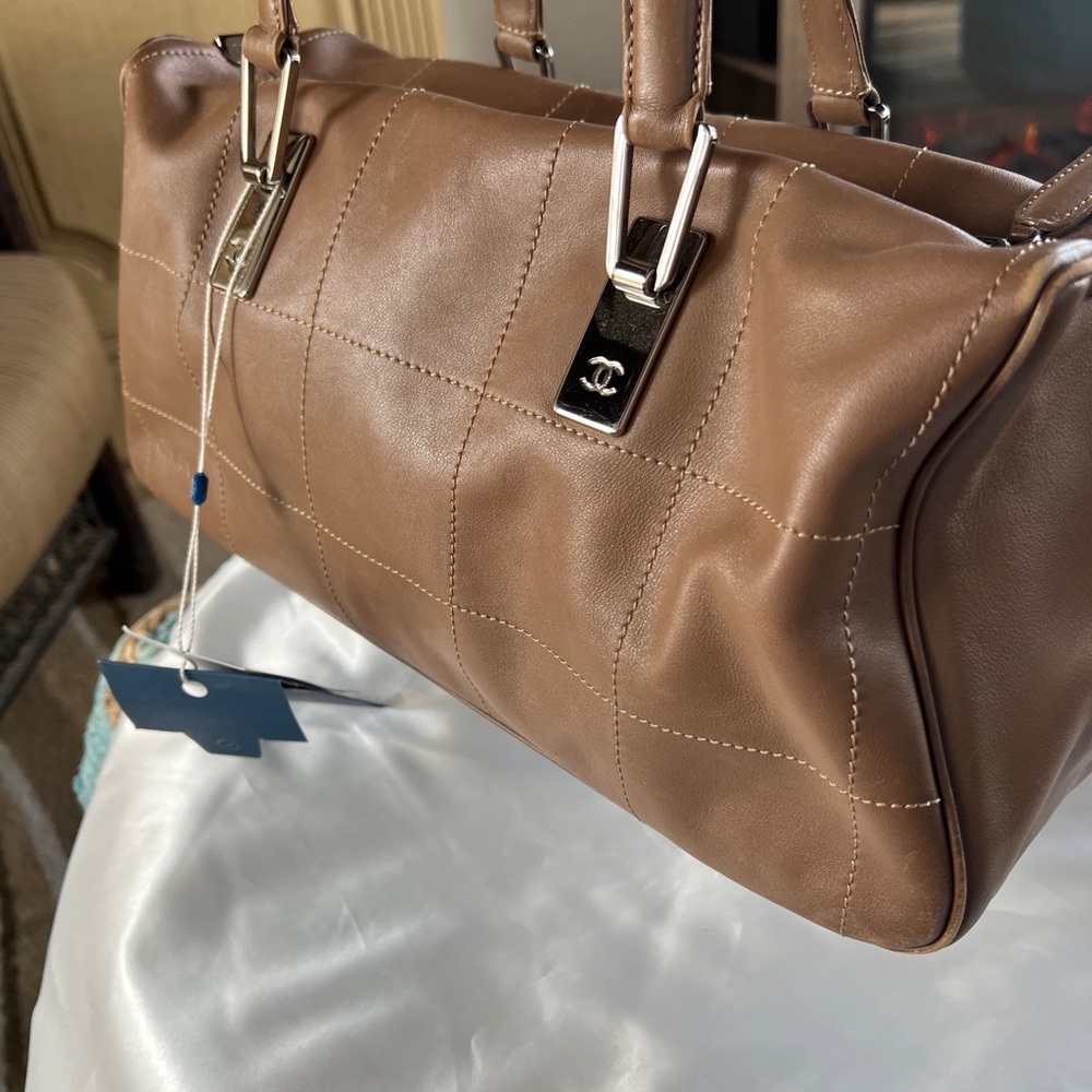 Authentic Chanel handbag, lamb skin excellent condition rare piece